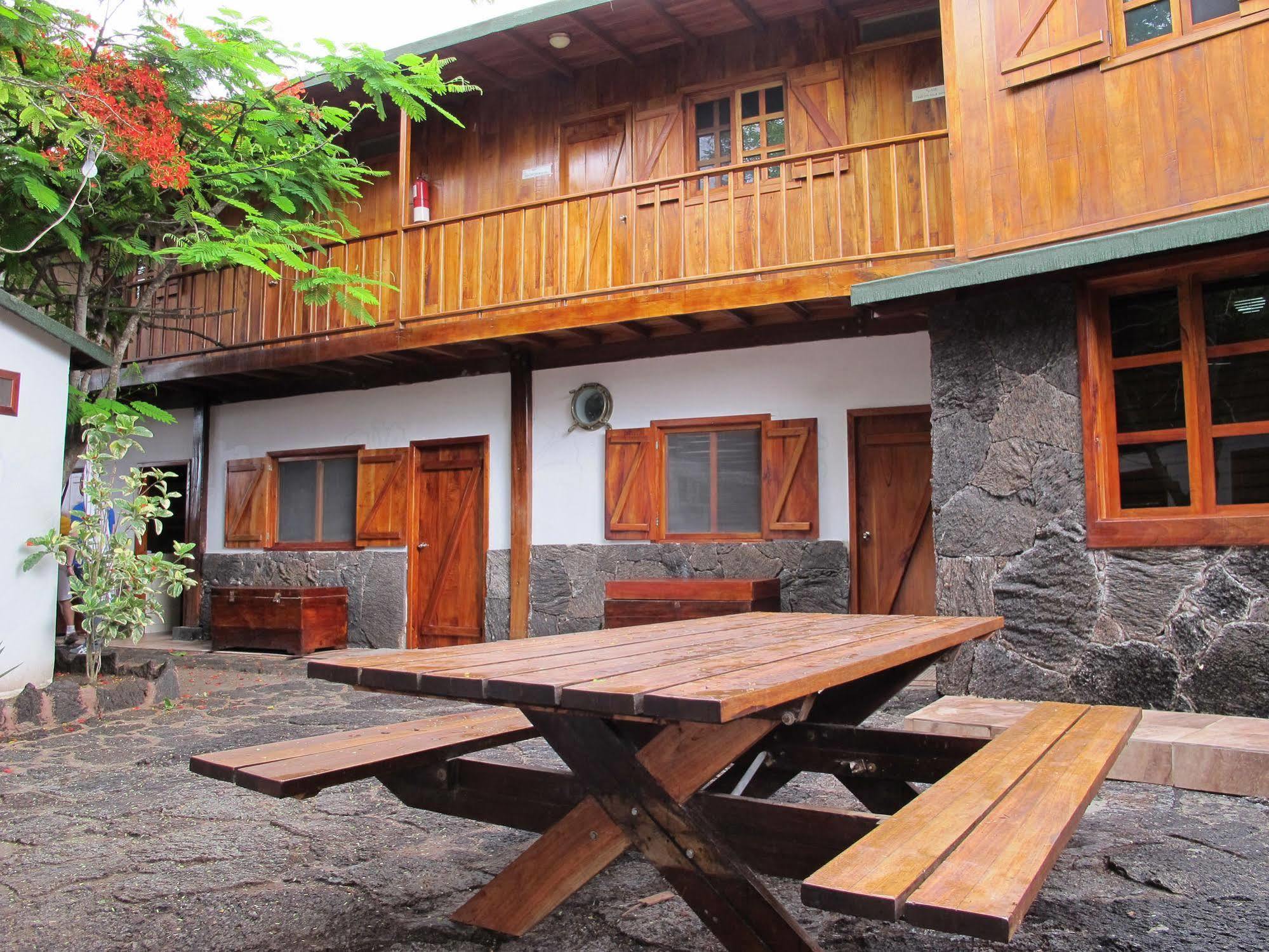 The Wooden House Hotel Puerto Villamil Exterior photo